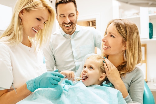 4 preguntas frecuentes al elegir un dentista de familia | Happy Smiles Dentistry