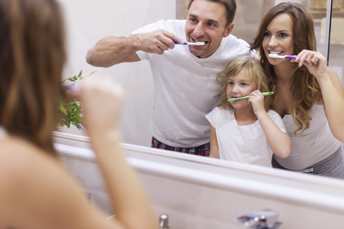4 consejos para elegir un cepillo de dientes y una pasta dentífrica | Sonrisas Felices