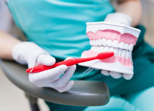 Cuidado de la dentadura | Happy Smiles Family Dentistry | Schaumburg, IL
